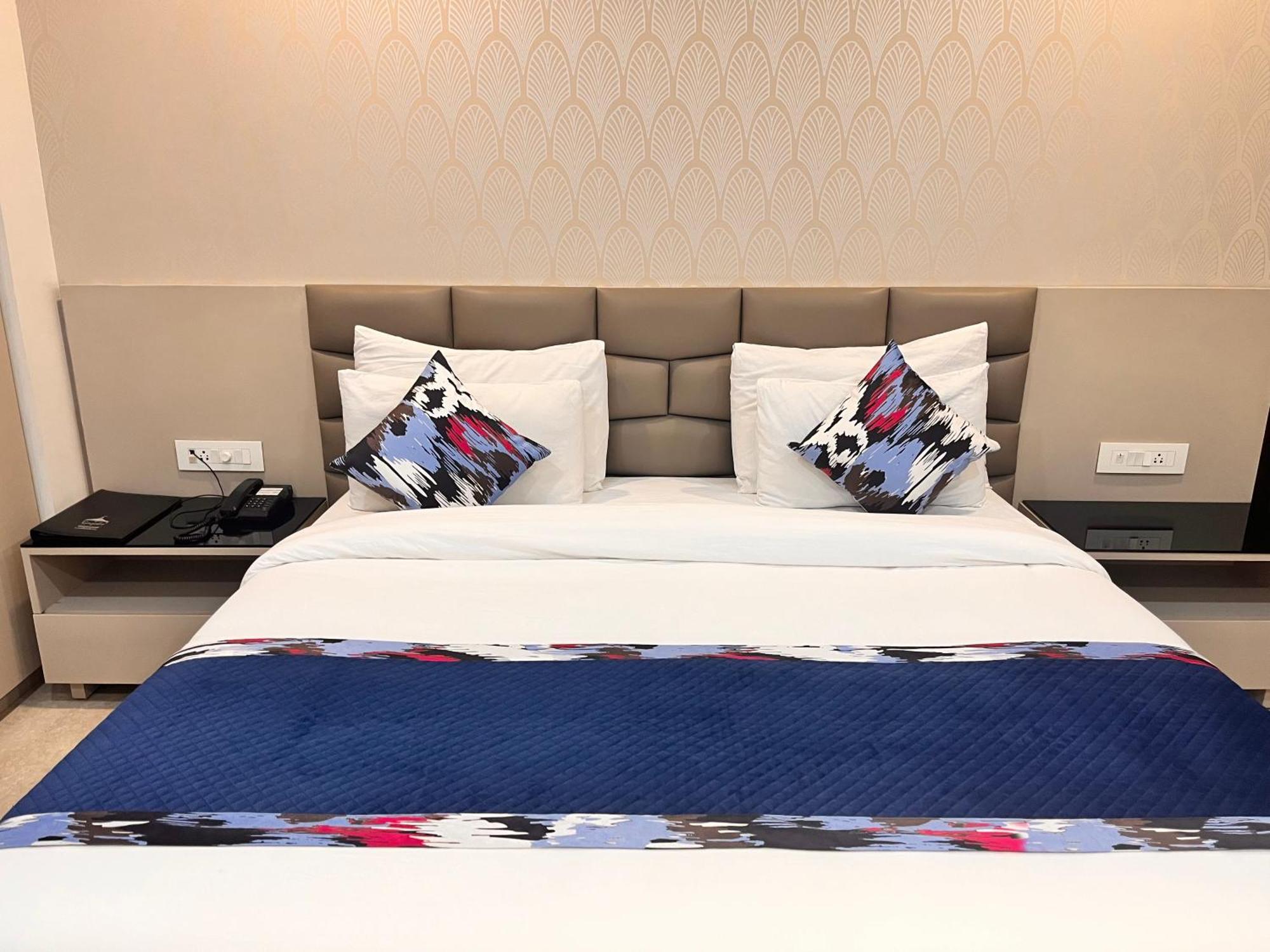 Gazebo Inn & Suites Medanta Gurgaon Buitenkant foto
