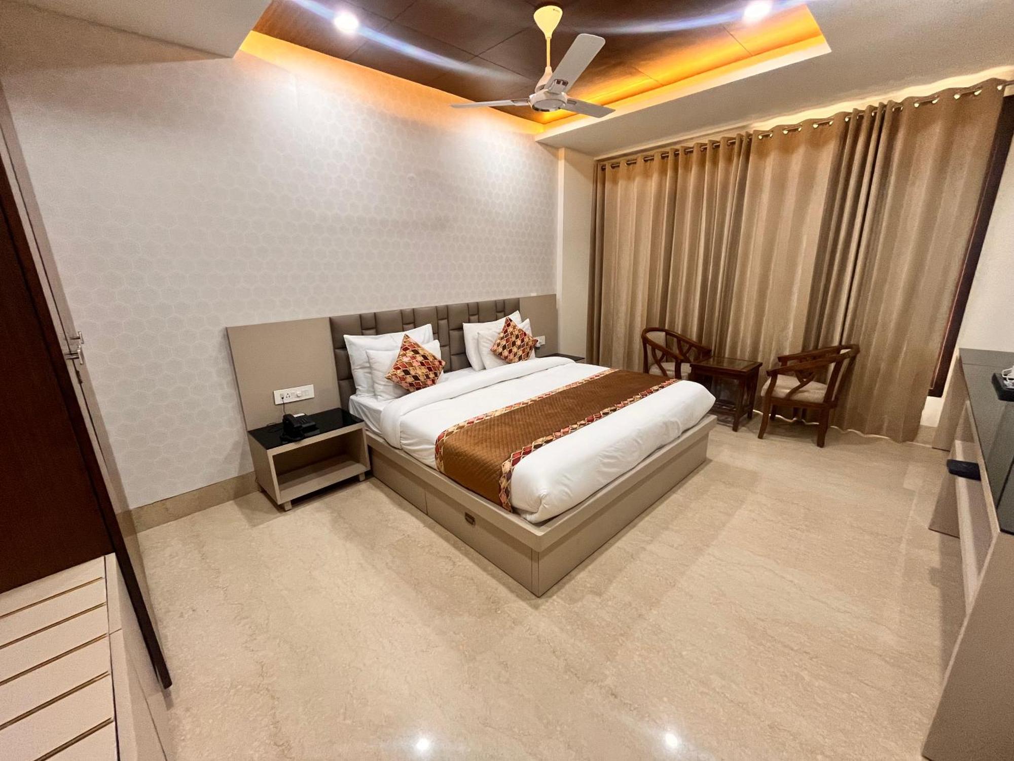 Gazebo Inn & Suites Medanta Gurgaon Buitenkant foto