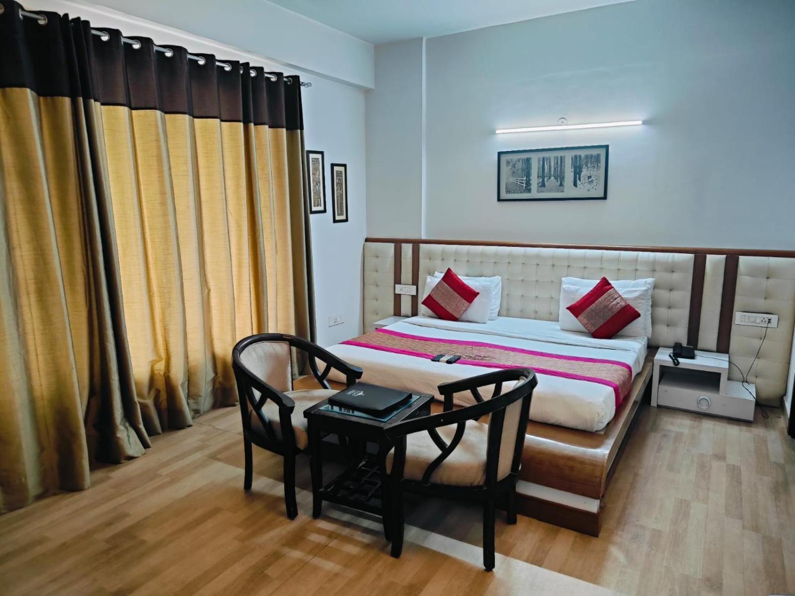 Gazebo Inn & Suites Medanta Gurgaon Buitenkant foto