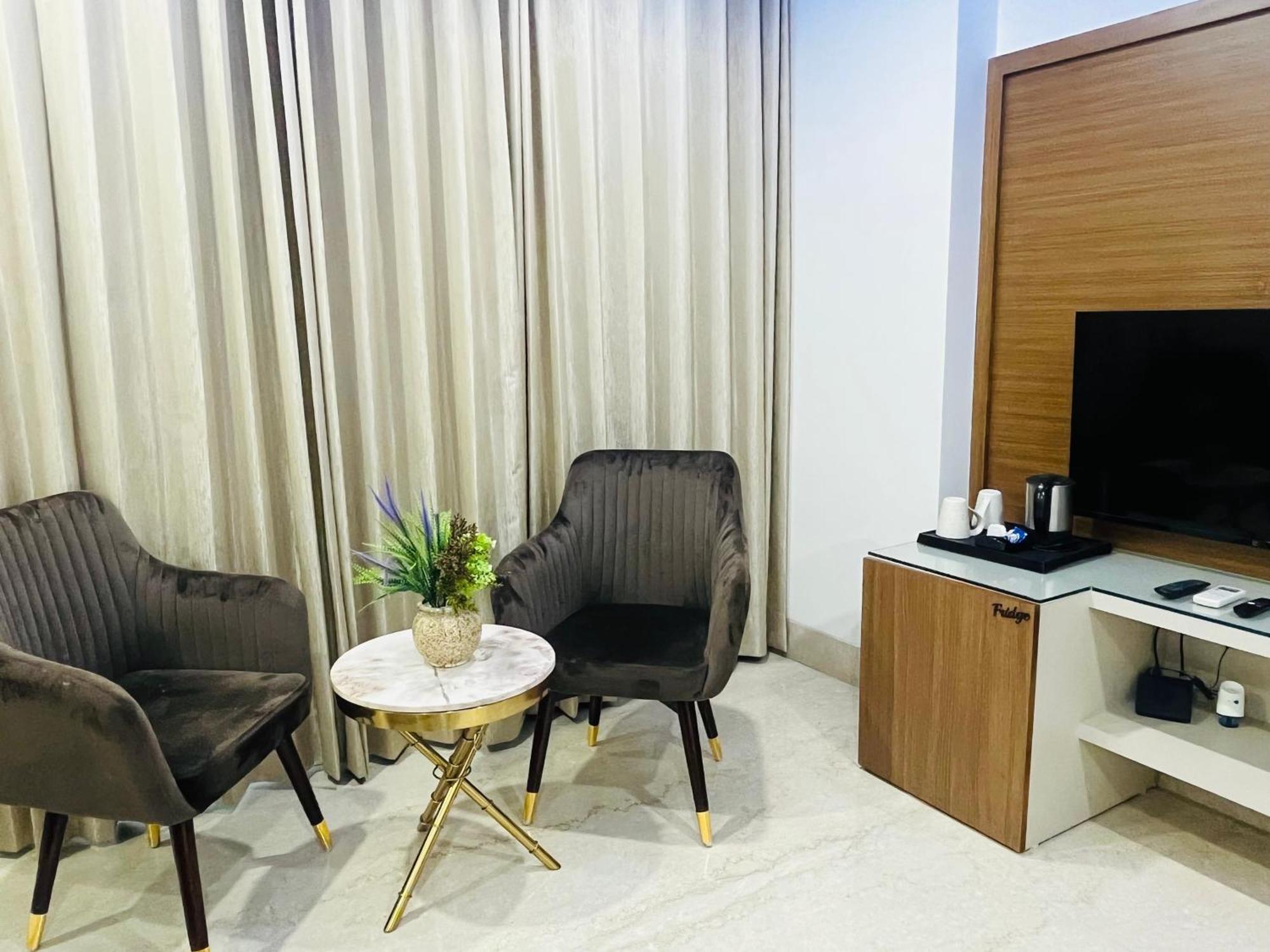 Gazebo Inn & Suites Medanta Gurgaon Buitenkant foto