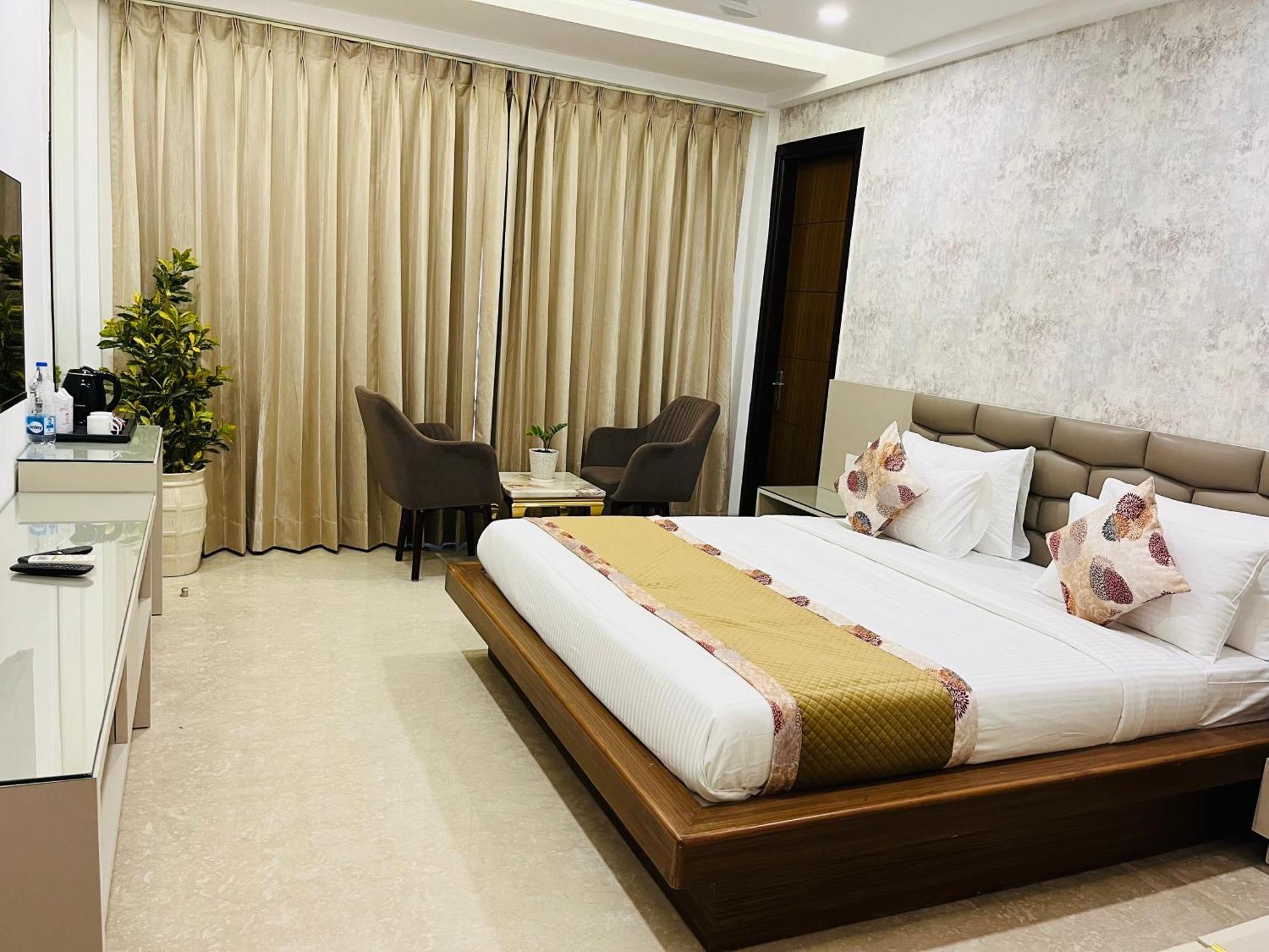 Gazebo Inn & Suites Medanta Gurgaon Buitenkant foto