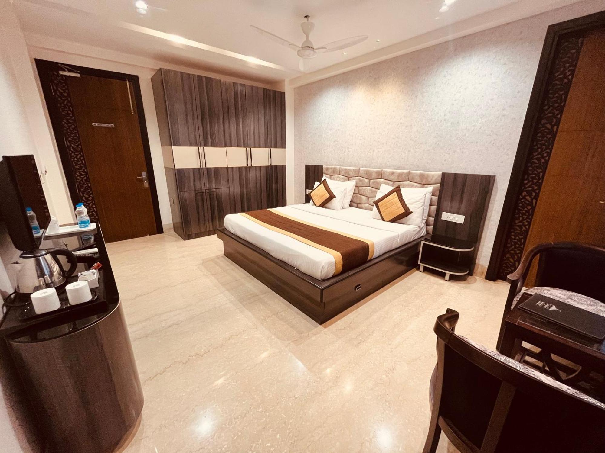 Gazebo Inn & Suites Medanta Gurgaon Buitenkant foto