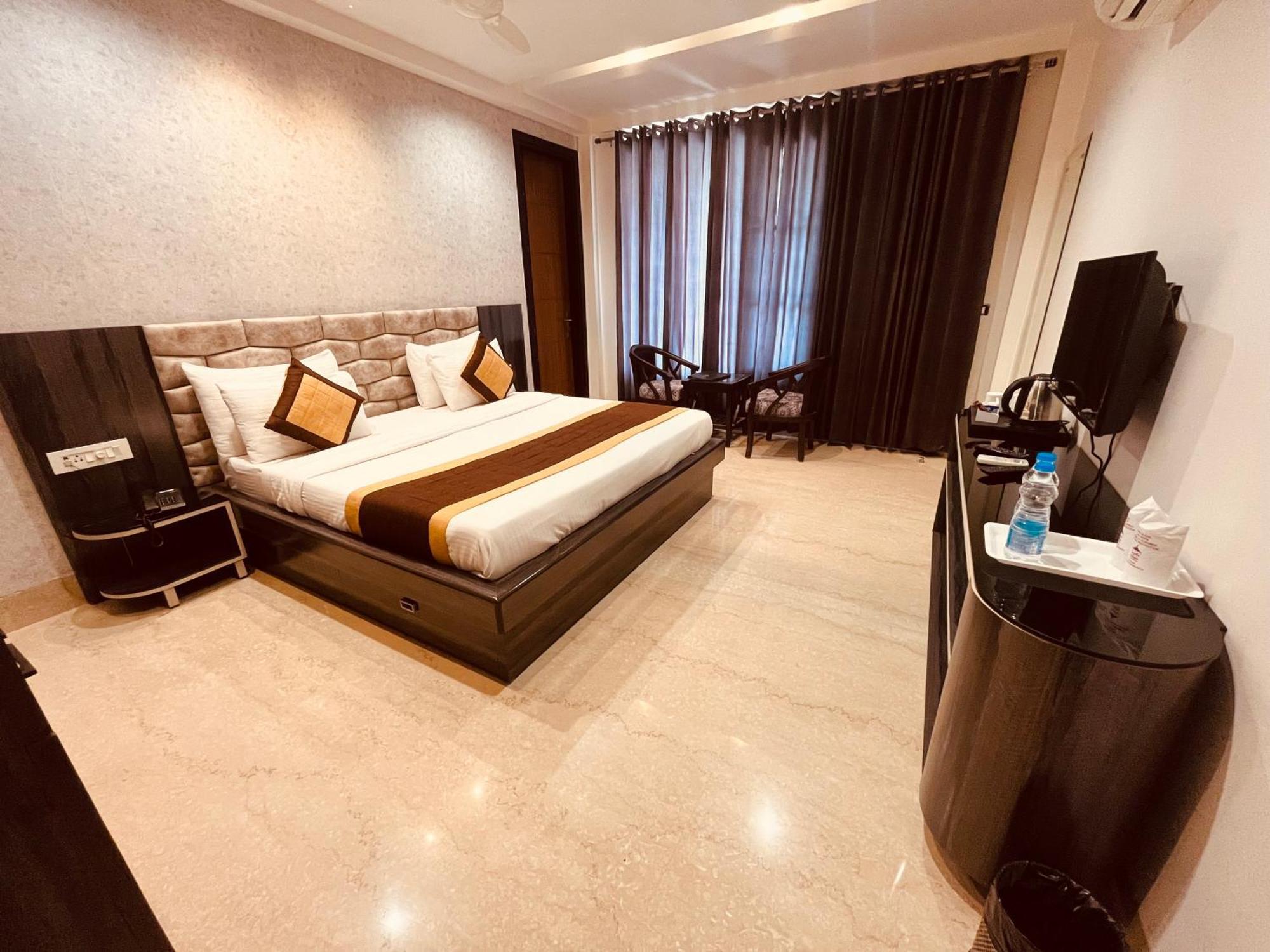 Gazebo Inn & Suites Medanta Gurgaon Buitenkant foto