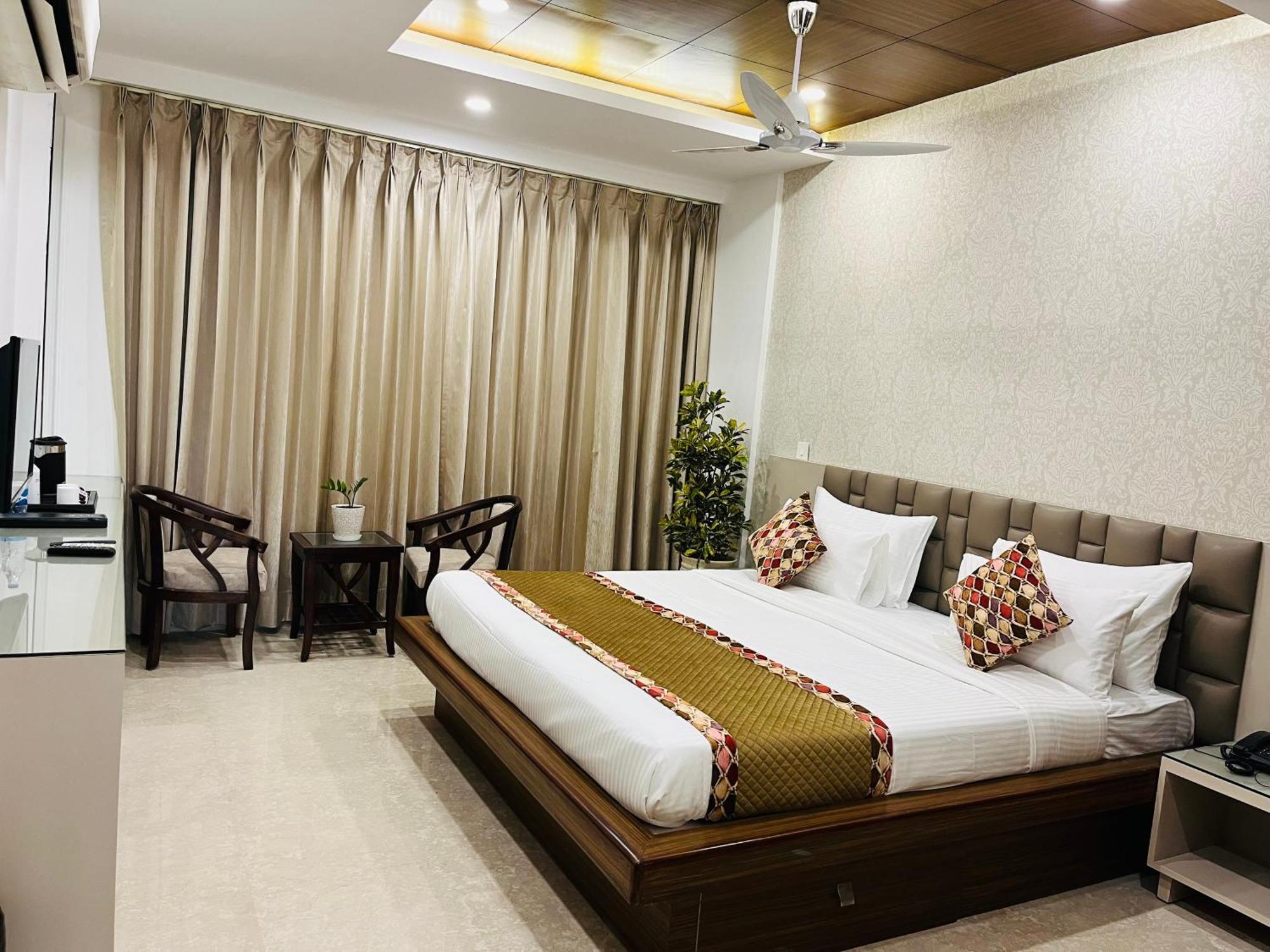 Gazebo Inn & Suites Medanta Gurgaon Buitenkant foto