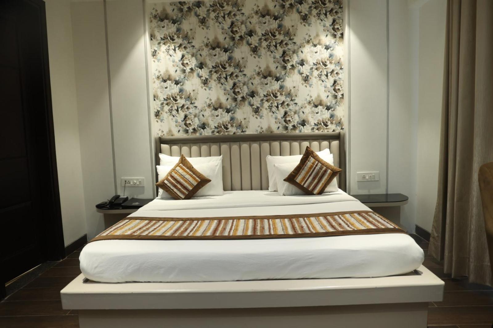 Gazebo Inn & Suites Medanta Gurgaon Buitenkant foto